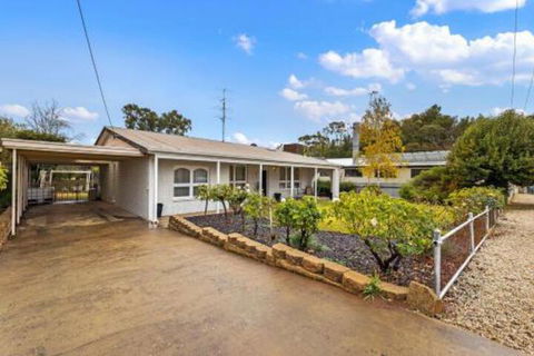 White On Wright Clare - Sunshine Coast Guide 0