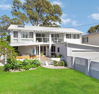 The Lake House with swimming pool - Sunshine Coast Guide