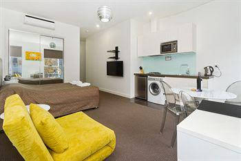 Zara Apartments - Sunshine Coast Guide 0