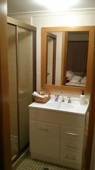 Trackers Falls Creek Lodge Accommodation - Sunshine Coast Guide 5