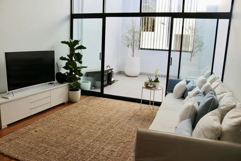 Converted Warehouse With A Local Touch - Sunshine Coast Guide 5
