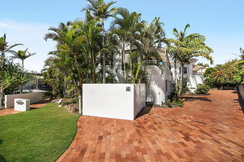Breffney - 4/4 Avocet Parade - Sunshine Coast Guide 2