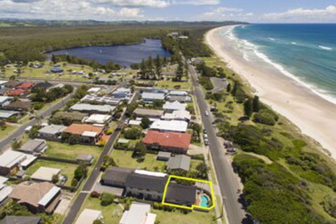 Barefoot - Sunshine Coast Guide 1