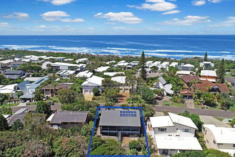 Allamanda Sands - 23 Oriole Avenue - Sunshine Coast Guide 1