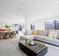Lightful Charming House With Free Parking - Sunshine Coast Guide
