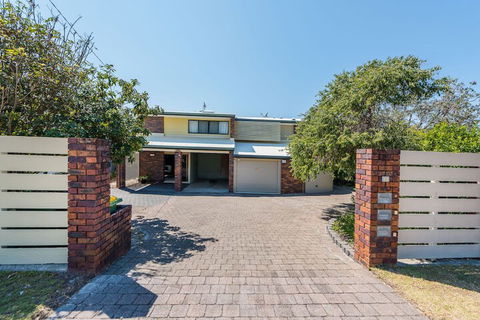 A Beach Break - 1/90 Lorikeet Drive - Sunshine Coast Guide 1