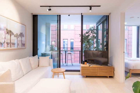 Trendy 1 Bedroom Apartment In The Heart Of Collingwood - Sunshine Coast Guide 2