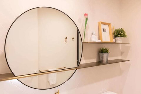 Trendy 1 Bedroom Apartment In The Heart Of Collingwood - Sunshine Coast Guide 5