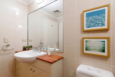 Amazing Studio With Pool In Central Sydney - Sunshine Coast Guide 3