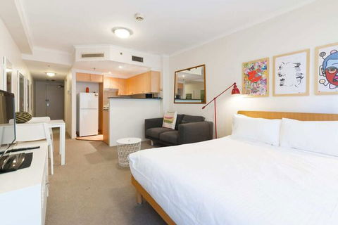 Amazing Studio With Pool In Central Sydney - Sunshine Coast Guide 7