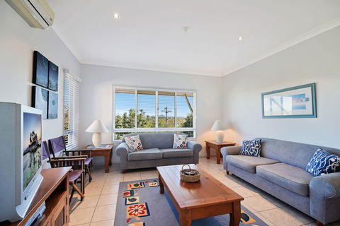 Jacana Sands 2 - 2/26 Jacana Street - Sunshine Coast Guide 3