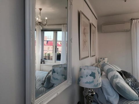 Assemblage Boutique Art Bed & Breakfast - Sunshine Coast Guide 4