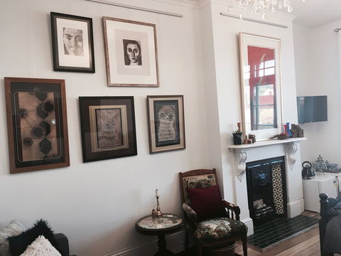 Assemblage Boutique Art Bed & Breakfast - Sunshine Coast Guide 1