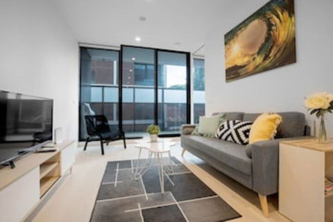 91cozy One Bedroom South Yarra Lively Neighbour - Sunshine Coast Guide 0