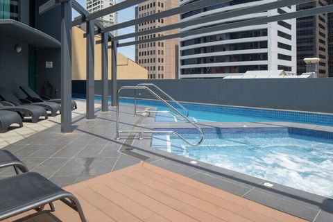 Amazing CBD 2BD Apartment W / Parking & Pool! - Sunshine Coast Guide 3