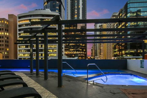 Amazing CBD 2BD Apartment W / Parking & Pool! - Sunshine Coast Guide 7