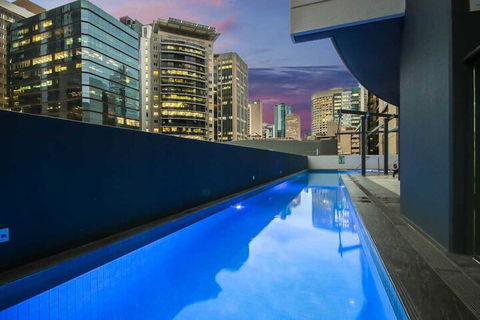 Amazing CBD 2BD Apartment W / Parking & Pool! - Sunshine Coast Guide 4