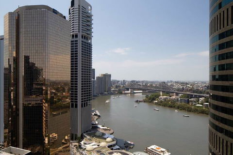 Amazing CBD 2BD Apartment W / Parking & Pool! - Sunshine Coast Guide 1