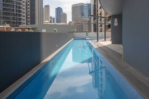 Amazing CBD 2BD Apartment W / Parking & Pool! - Sunshine Coast Guide 5