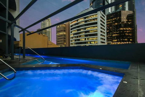 Amazing CBD 2BD Apartment W / Parking & Pool! - Sunshine Coast Guide 6