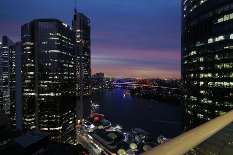Amazing CBD 2BD Apartment W / Parking & Pool! - Sunshine Coast Guide 2