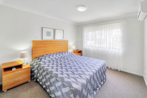 Airtrip Apartment On Russell St - Sunshine Coast Guide 7