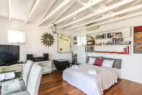 Architecturally Designed Studio 10 Minutes To CBD - Sunshine Coast Guide 5