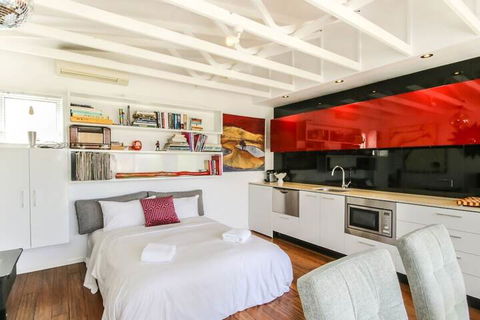 Architecturally Designed Studio 10 Minutes To CBD - Sunshine Coast Guide 1