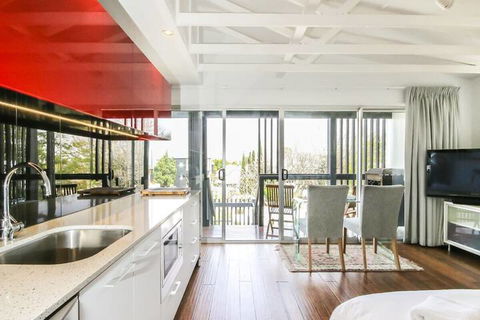 Architecturally Designed Studio 10 Minutes To CBD - Sunshine Coast Guide 2