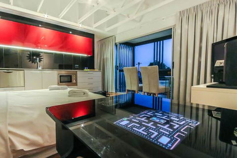 Architecturally Designed Studio 10 Minutes To CBD - Sunshine Coast Guide 3