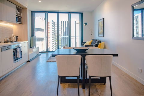 Airtrip Apartment On Tribune St - Sunshine Coast Guide 1