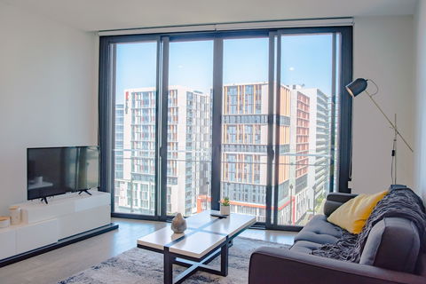 Airtrip Apartment On Tribune St - Sunshine Coast Guide 5