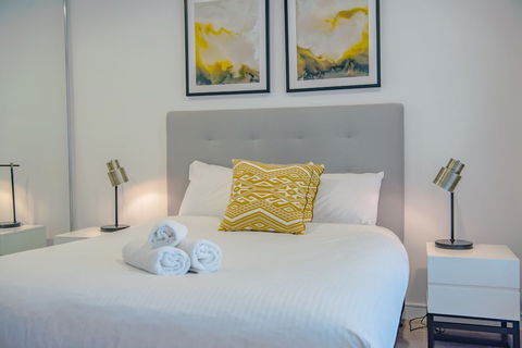 Airtrip Apartment On Tribune St - Sunshine Coast Guide 0