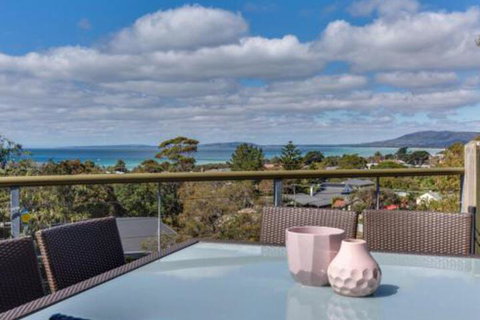 The View - Sunshine Coast Guide 0