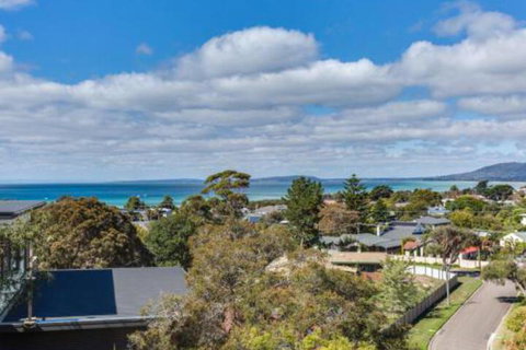 The View - Sunshine Coast Guide 2