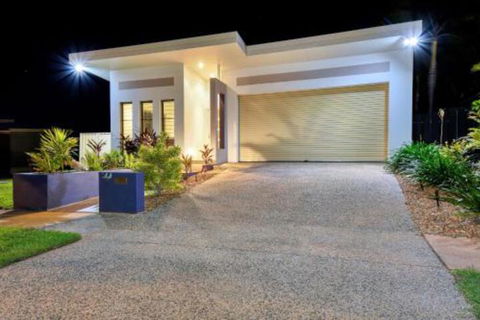 Luxury Darwin City Lights Jacuzzi Central Location Large House New Furnishings - Sunshine Coast Guide 0