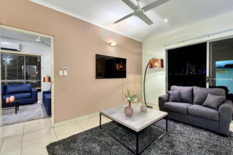 Luxury Darwin City Lights Jacuzzi Central Location Large House New Furnishings - Sunshine Coast Guide 1