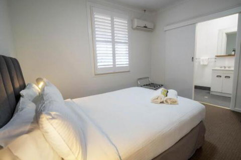 The Platypus Accommodation & Cafe - Sunshine Coast Guide 7