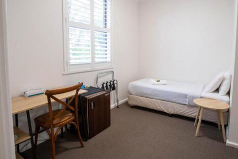 The Platypus Accommodation & Cafe - Sunshine Coast Guide 2