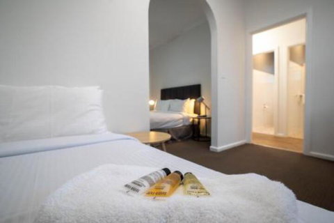 The Platypus Accommodation & Cafe - Sunshine Coast Guide 4