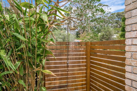 A PERFECT STAY - Julian Rocks House - Sunshine Coast Guide 2