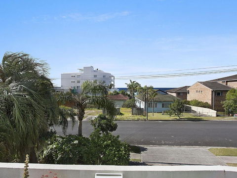 Ocean Palms Unit 2 The Entrance NSW - Sunshine Coast Guide 5