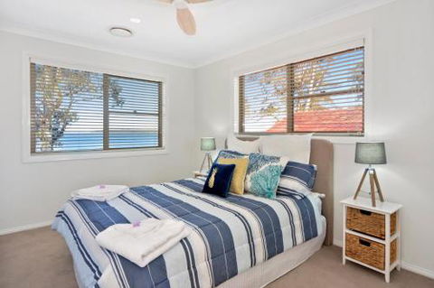 Adrift Retreat St. Georges Basin Waterfront Home - Sunshine Coast Guide 3