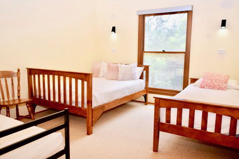 Treetops Retreat Katoomba - Sunshine Coast Guide 4