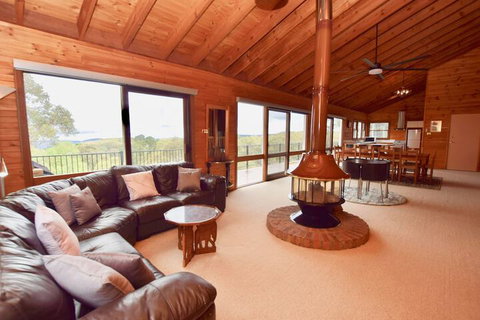 Treetops Retreat Katoomba - Sunshine Coast Guide 5