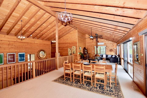 Treetops Retreat Katoomba - Sunshine Coast Guide 6