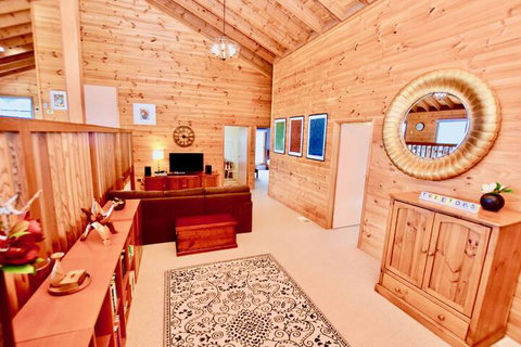 Treetops Retreat Katoomba - Sunshine Coast Guide 3