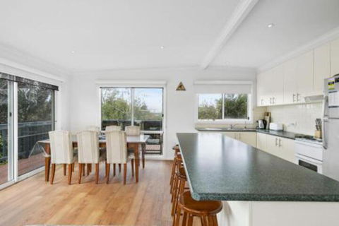 THE BEACH HIVE PET FRIENDLY (OUTSIDE ONLY) INLET SIDE - Sunshine Coast Guide 4