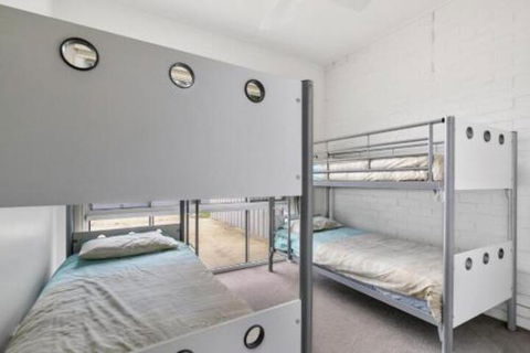 THE BEACH HIVE PET FRIENDLY (OUTSIDE ONLY) INLET SIDE - Sunshine Coast Guide 3