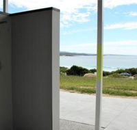 BEACHHOUSE BINALONG Luxury waterfront holiday house at Bay of Fires - Sunshine Coast Guide